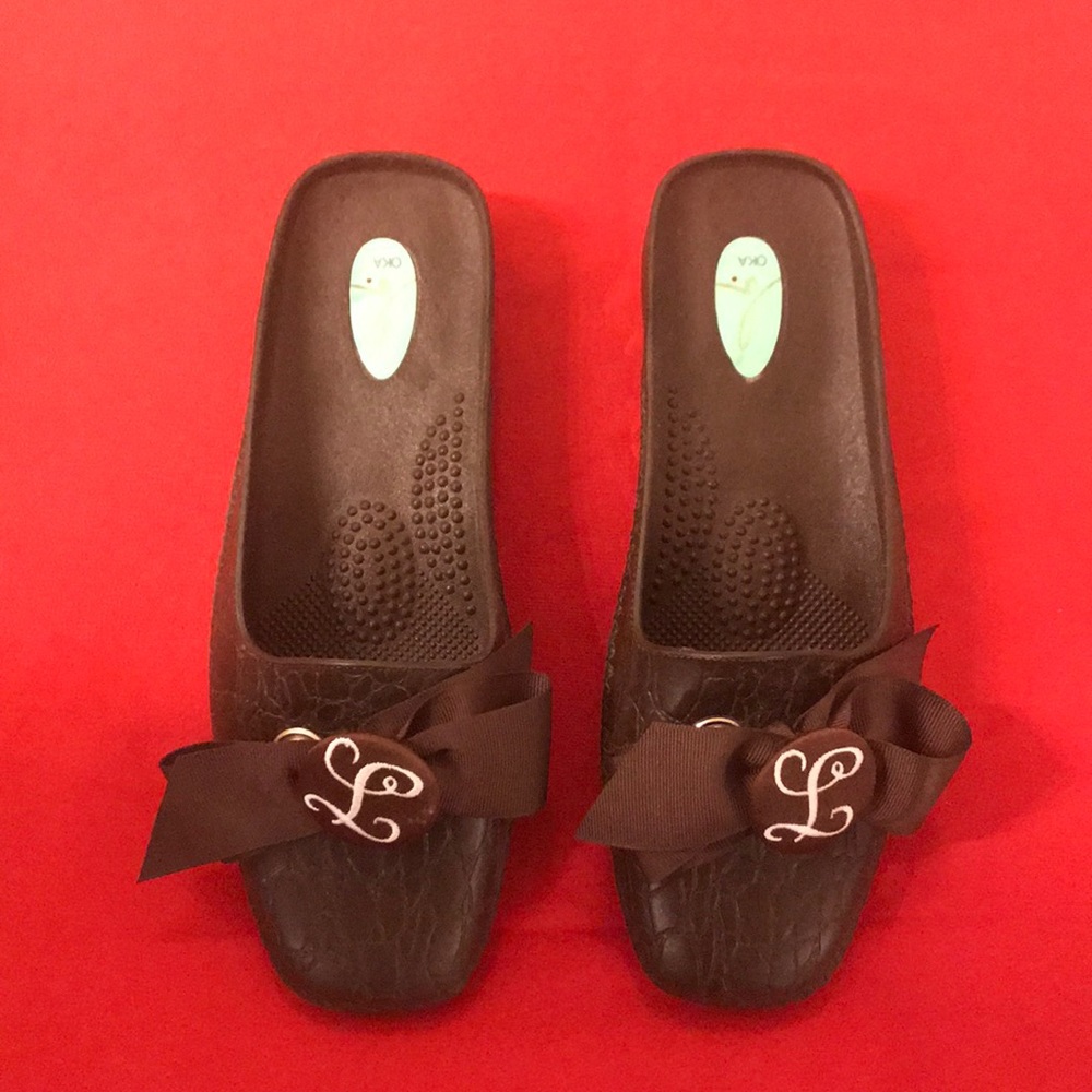 Women’s dress shoes (cros-lite material)